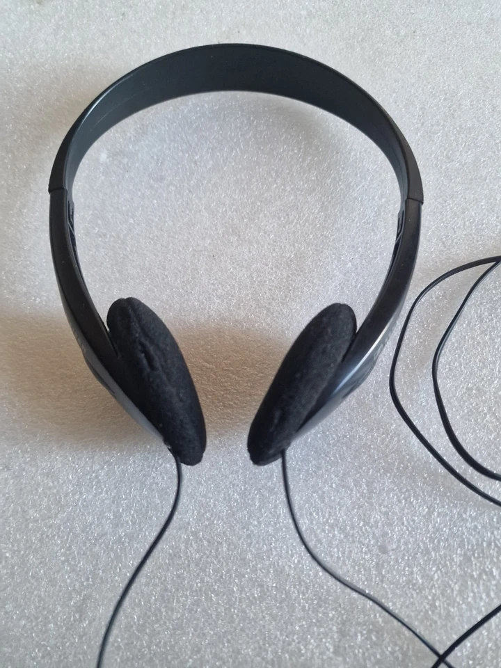 Sennheiser PX 30 Black Wired On-Ear Stereo 3.5mm 3m Cable Replaceable Pads, photo 2 of 5