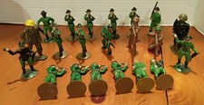 Collectible Lot of 21 Early Plastic Army Men Vintage Read Desc.