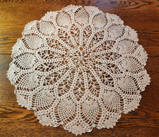 Vintage Hand Crochet Doily Tabletop Centerpiece 19.5" Ivory Pineapple Pattern