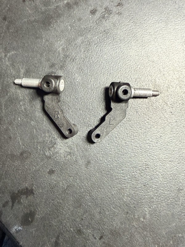 Vintage Team Associated T3 B3 Steering Block With Axles