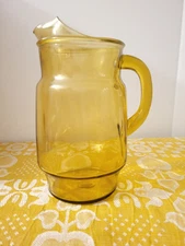 Mid Century MCM VINTAGE Anchor Hocking Amber Gold Ribbed Glass Water Pitcher