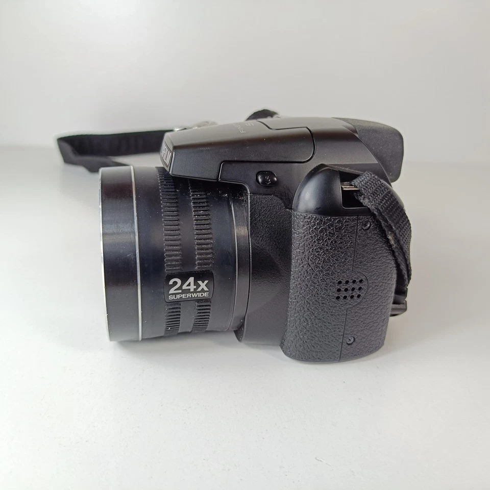 Fujifilm FinePix S4240 14.0MP Digital Bridge Camera 24X Zoom lens, photo 4 of 5