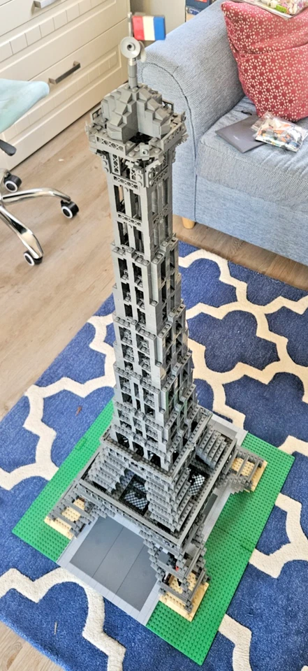 LEGO Creator 10181 Eiffel Tower 1:300, photo 4 of 5