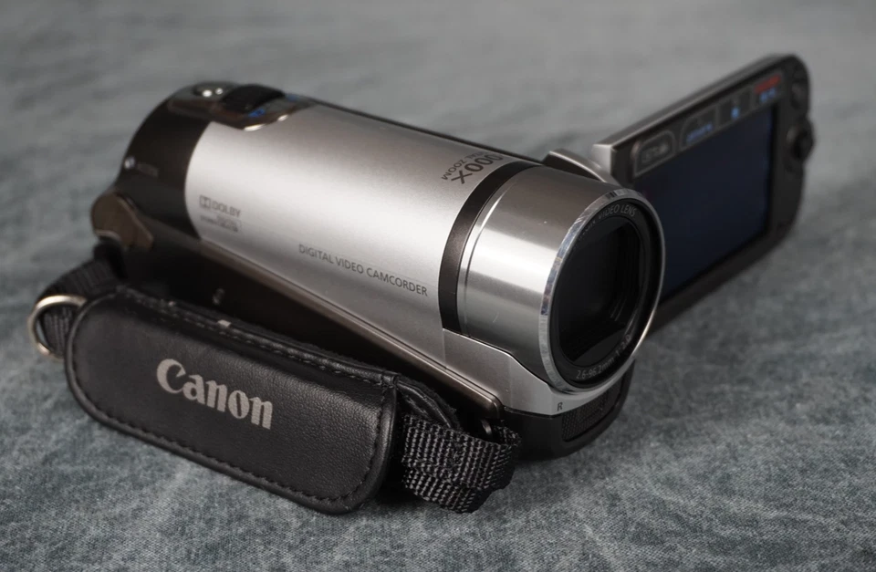 Canon FS200 480i MPEG-2 Standard Definition Flash Camcorder 37x W/ Extras Tested - Image 4 of 4