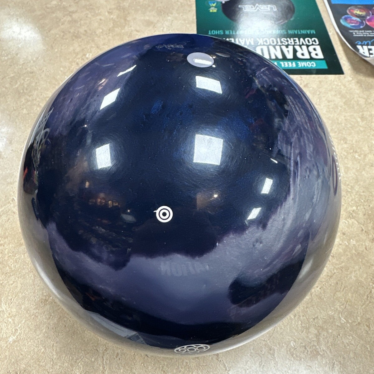 新品　900グローバル・ハニーバジャーRENEWAL 15p3oz (AAA) 15lb NIB 900Global Honey Badger Renewal 1st Quality Bowling