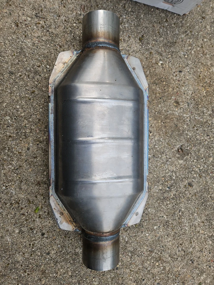 Convertidor catalítico universal Flowmaster 2822225 282 OBDII 2,5" entrada/salida 49 estados Foto 2 de 4