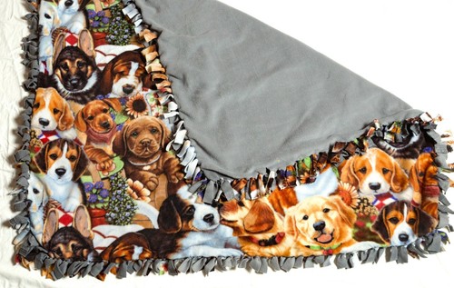 Handgefertigte Fleece Krawatte Fransen Decke Kinder süße Welpen Hunde 2-lagig weich - Bild 5 von 9