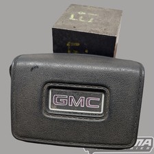 79-87 Gmc Ck Truck Steering Wheel Horn Button Pad Emblem Oem 9761395 79-87 Gmc Ck Truck Steering Wheel Horn Button Pad Emblem Oem 9761395
