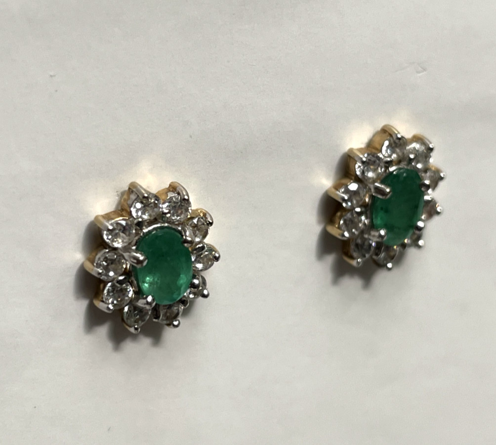 9ct Gold Stud Earrings Emerald Stones Halo Setting 11mm x 9mm 2g image 3