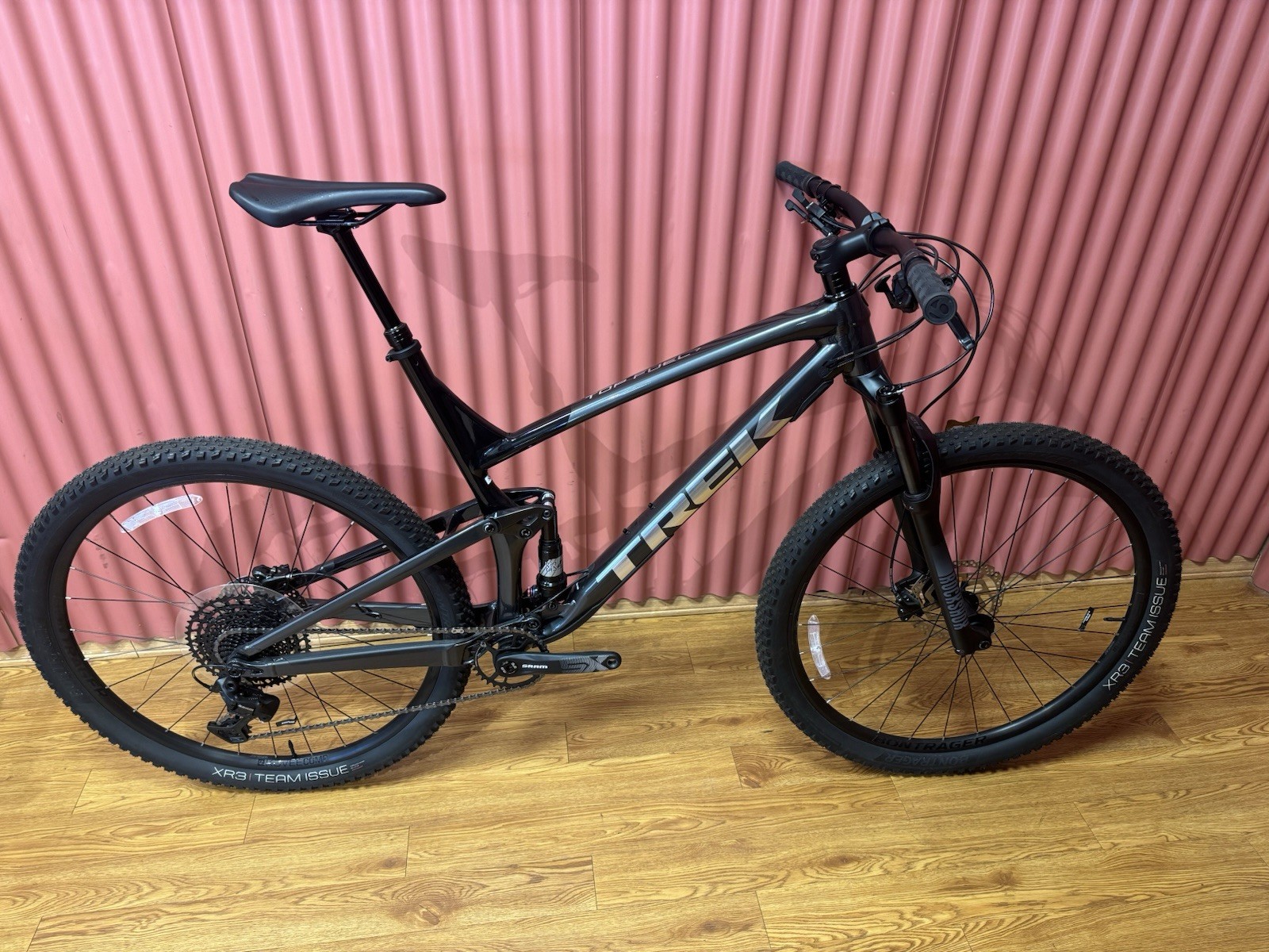 New 2022 Trek Top Fuel 7 XXL Mountain Bike SRAM SX Eagle