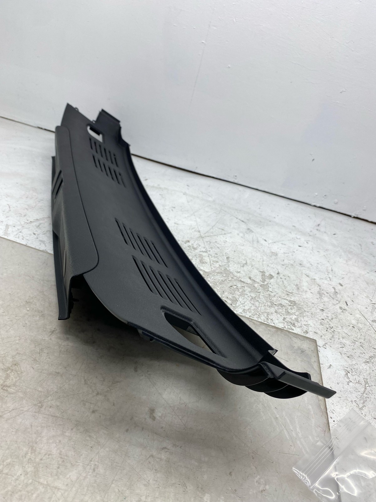 2014-2019 BENTLEY FLYING SPUR REAR TRUNK LOCK COVER SCUFF PANEL TRIM 4W0863459
