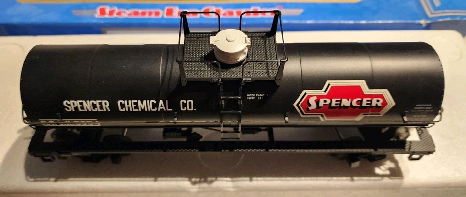 Atlas O Scale 11,000 Gallon Tank Car Spencer Chemical #5354 - Image 2 of 4