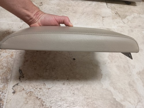 Infiniti QX4 96-00 Center Console Lid Cover Beige Tan Leather Nissan Pathfinder - Picture 8 of 11