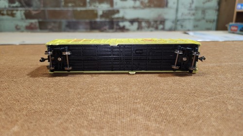 HO Scale Mrs. Smith's Eggo Mechanical Reefer - Picture 5 of 5