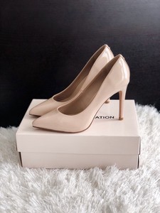 bcbg nude pumps
