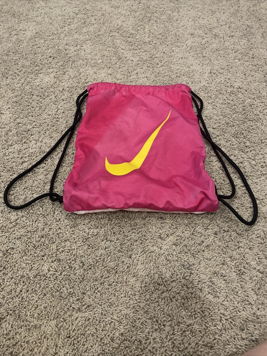 nike backpack clothes Elemental This versatile model is designed to hold class stuff or go on a day hike Men's Backpacks & Bags.