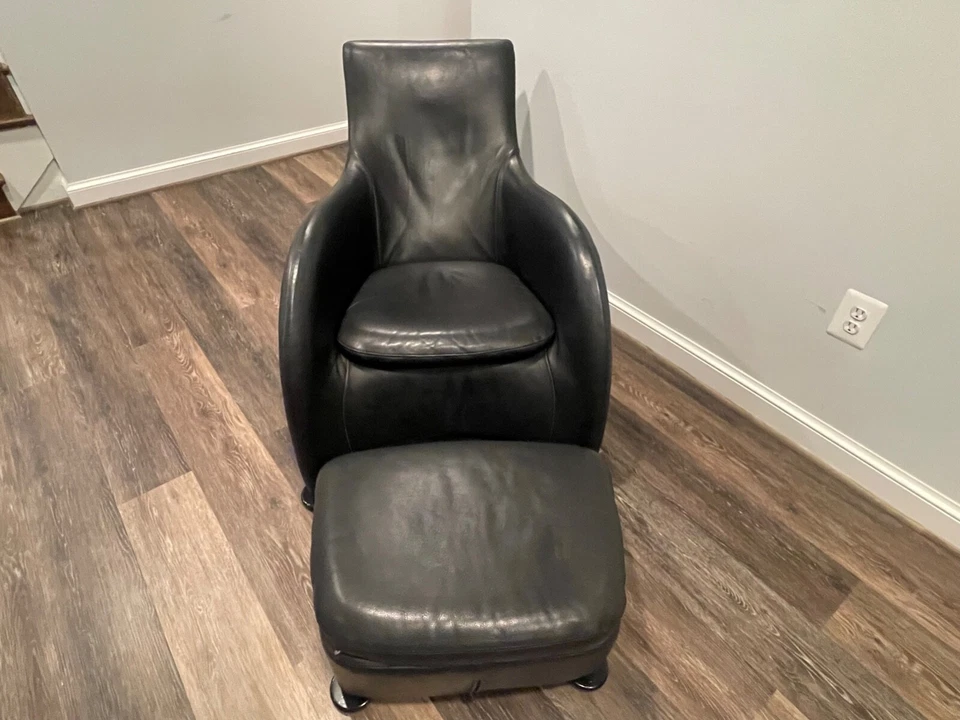 Sillón y otomana Loge de cuero negro de Gerard Van Den Berg para Montis Foto 2 de 4