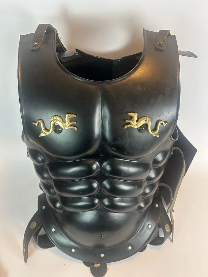 Juego de armadura de caballero espartano medieval - coraza de metal, casco con escudo y brazaletes Foto 3 de 4