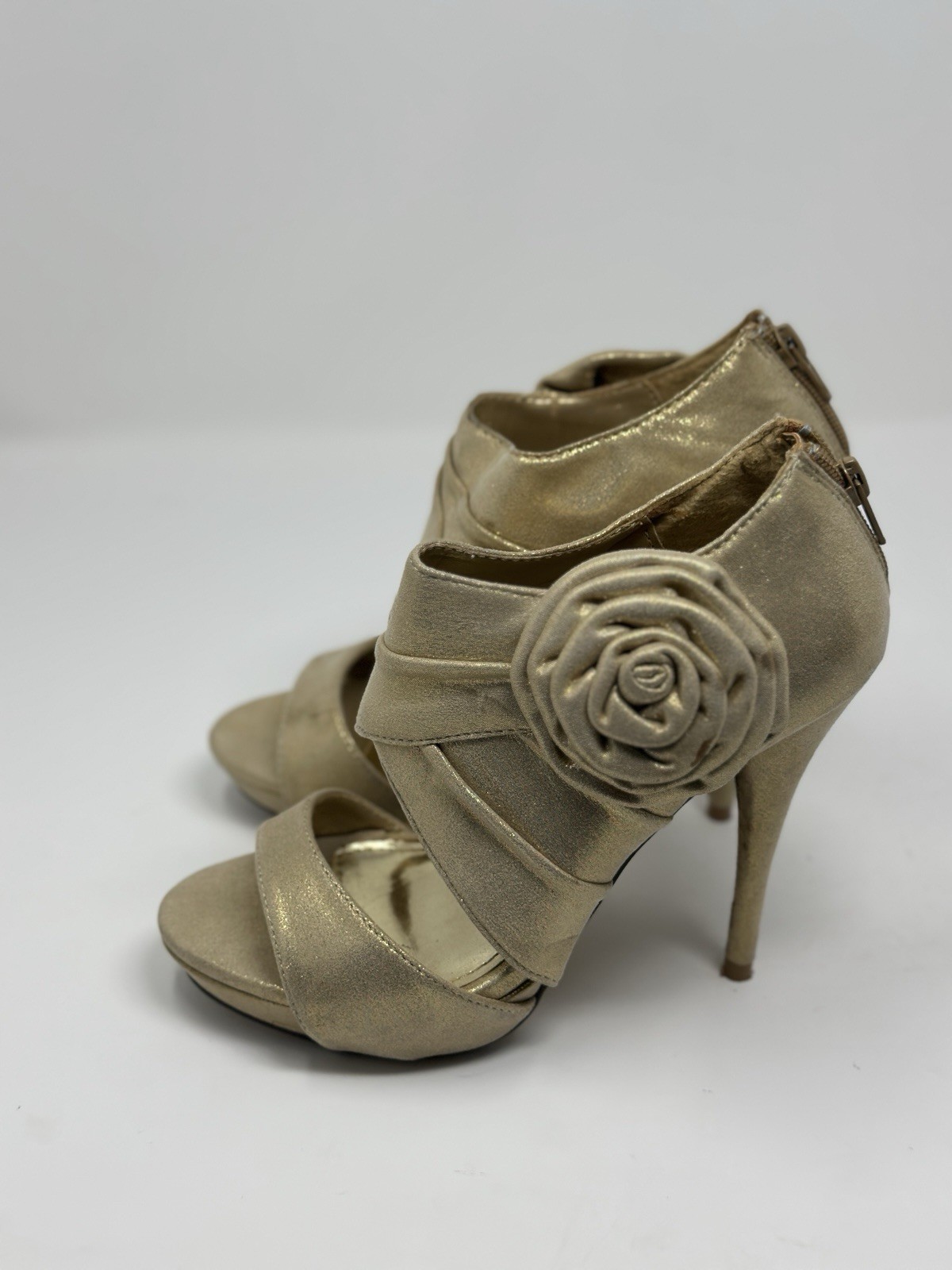 Golden Satin Heels With Rise Pattern On Side Size 6