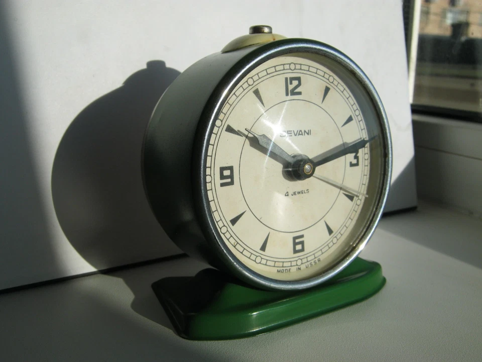 1975  Vintage alarm clock Sevany mechanical soviet USSR wind up clock - Image 2 of 4