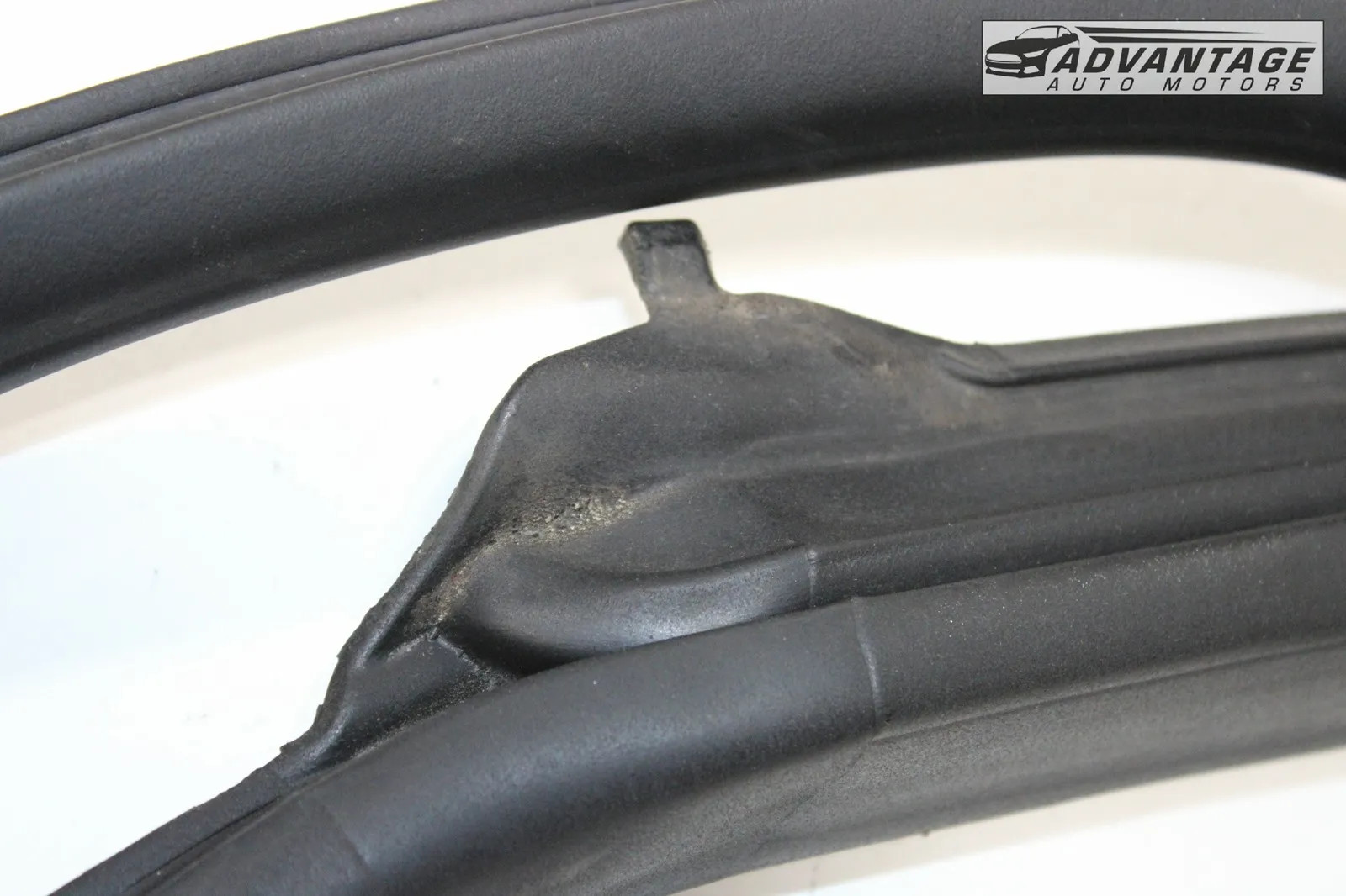 2014-2019 MASERATI GHIBLI FRONT RIGHT SIDE DOOR WINDOW WEATHERSTRIP SEAL OEM