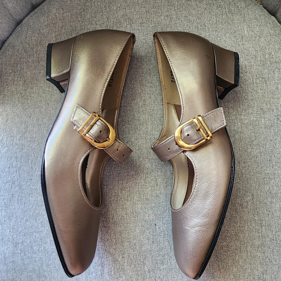 Vintage 1970s Magdesians Metallic Leather Mary Jane Heels Bronze Gold 7.5 USA - Image 3 of 4