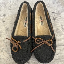 MINNETONKA WOMEN'S CALLY MOCCASINS gray fur lining size 9