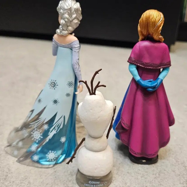 Frozen Elsa Anna Olaf Set with Coasters - Very Good Condition