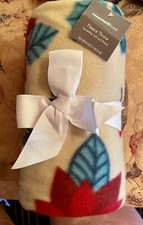 New Essential Home Christmas Holiday Red Poinsettia Fleece Throw Blanket 50 X 60