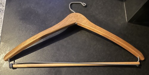 Vintage Lot Of 9 Wood Hangers Including assorted Hotels And Stores - Picture 9 of 10