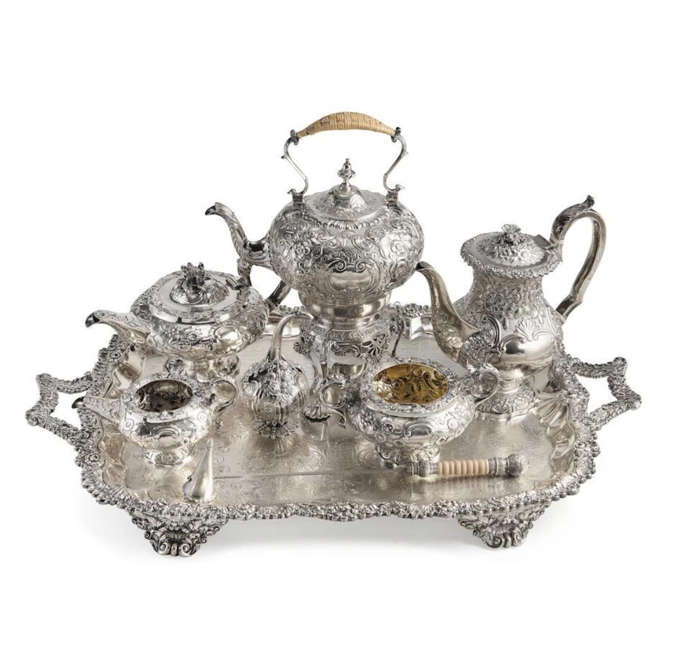 Raro juego de té y café de plata esterlina 19th Repousse propiedad de Barbara Walters Foto 2 de 2