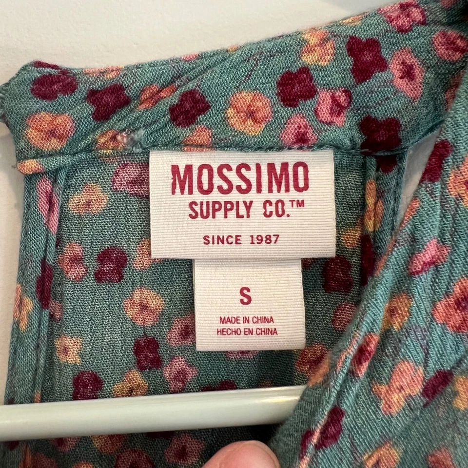 Mameluco sin mangas floral verde Mossimo Supply Co. para mujer pequeño boho jardín mujer Foto 3 de 4