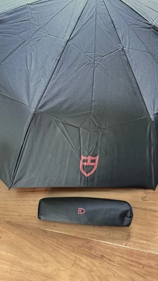 Parapluie rétractable neuf montre Tudor, en nylon noir, avec pochon - Photo 1/4