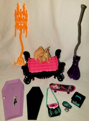 Monster High Doll Freaky Fusion Black Bench Seat, Gargoyle, Purses ...
