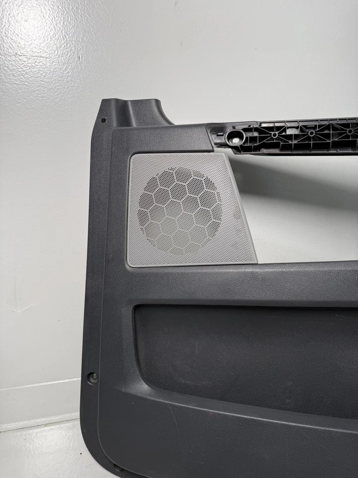 Painel Freightliner 2020 - Acabamento, porta, frente, cinza, lado direito A18-71390-007 - Imagem 3 de 4