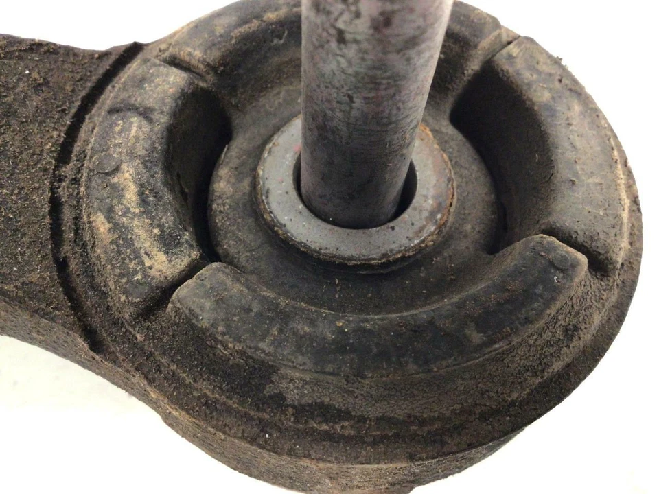 Toyota Hilux 2009 - 2015 SR SR5 workmate front diff mount 4WD KUN25R - image 3 of 4