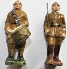 2 soldiers in composition parade khaki sword drum ELASTOLIN, HAUSSER, DURSO?