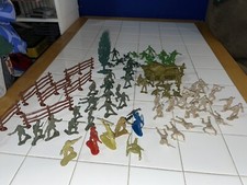 Approx 70 Piece Lot Of Plastic Vintage Army Men Toy Soldier War Unbranded Mix