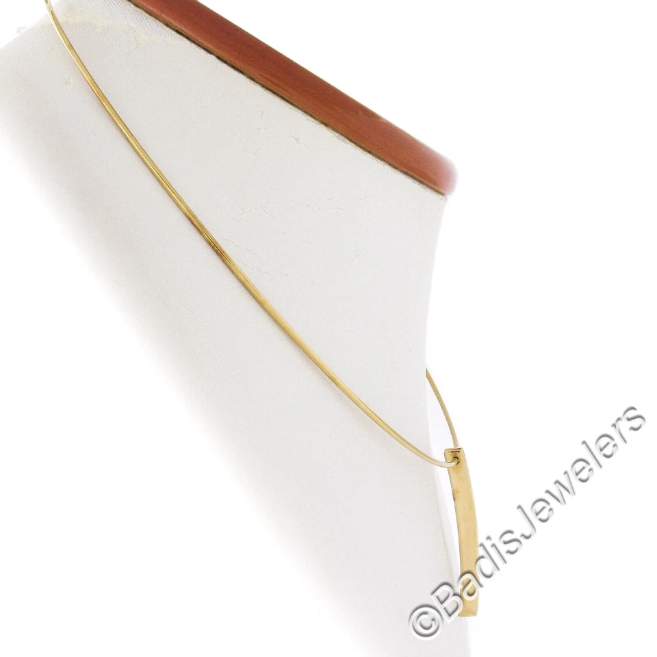 Collar collar de alambre colgante con gota de diamantes de 0,10 quilates de oro amarillo de 18 quilates Movado Foto 3 de 4