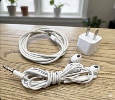 Lot Of Apple Kit USB To Lightning Earphones - White - Used