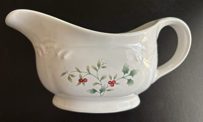 Pfaltzgraff Winterberry Gravy Boat