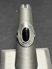 925 STERLING SILVER AND ONYX STEPPED DESIGN RING SIZE 6