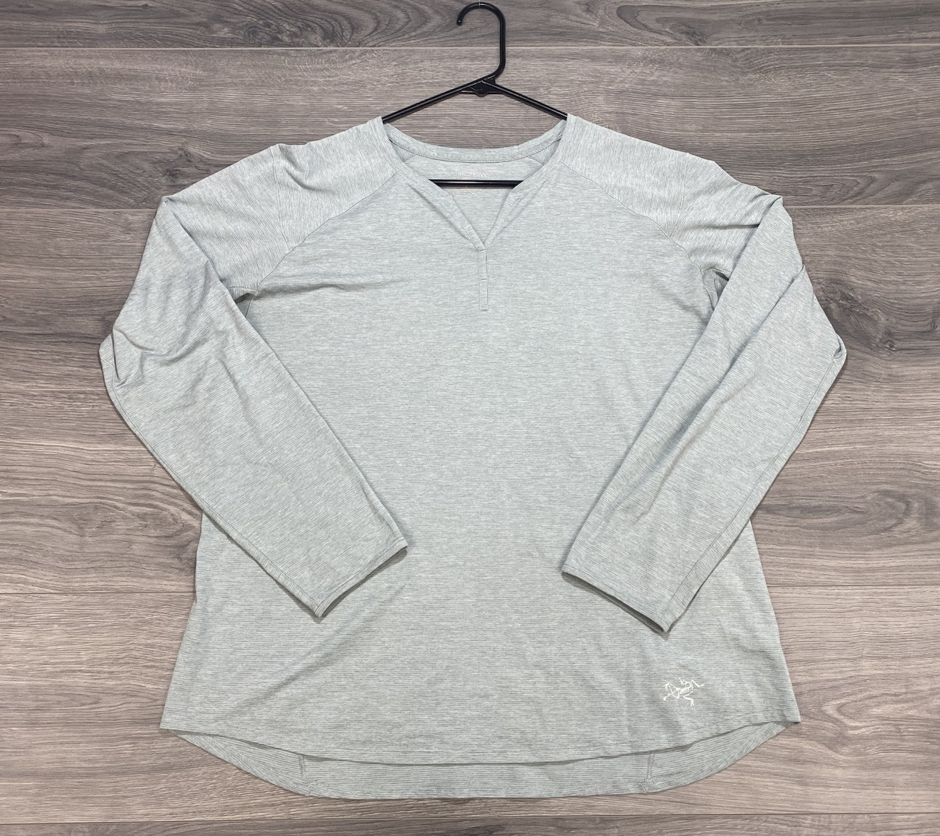 ARC'TERYX Top Arcteryx donna XL logo Kadem scollo a V manica lunga UPF 50 verde chiaro