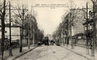 Ak Issy les Moulineaux Hauts de Seine, Le Boulevard Voltaire vers... - 4651857