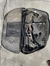 Hoyt Carbon Defiant Compound Bow Camo Right Hand Carbon Fiber with Accessories