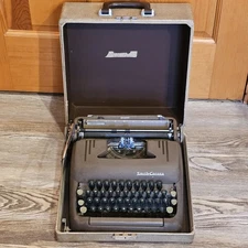 Vintage 1940s Smith Corona Silent Typewriter w/Case - Needs Cleaned