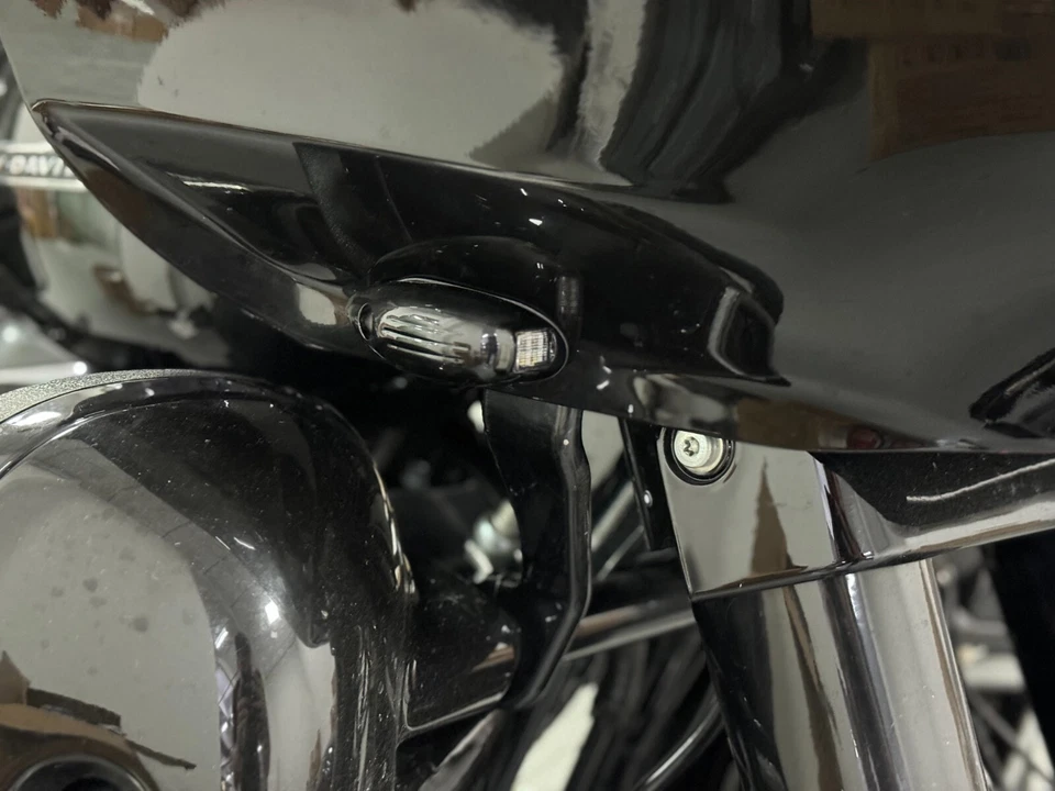 For Touring CVO Road Glide FLTRXSE 2018-2023 Front LED Light Turn Signals Black — 第 4/4 张图片