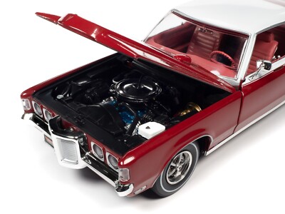Auto World 1:18 - 1969 Pontiac Grand Prix Hardtop (Royal