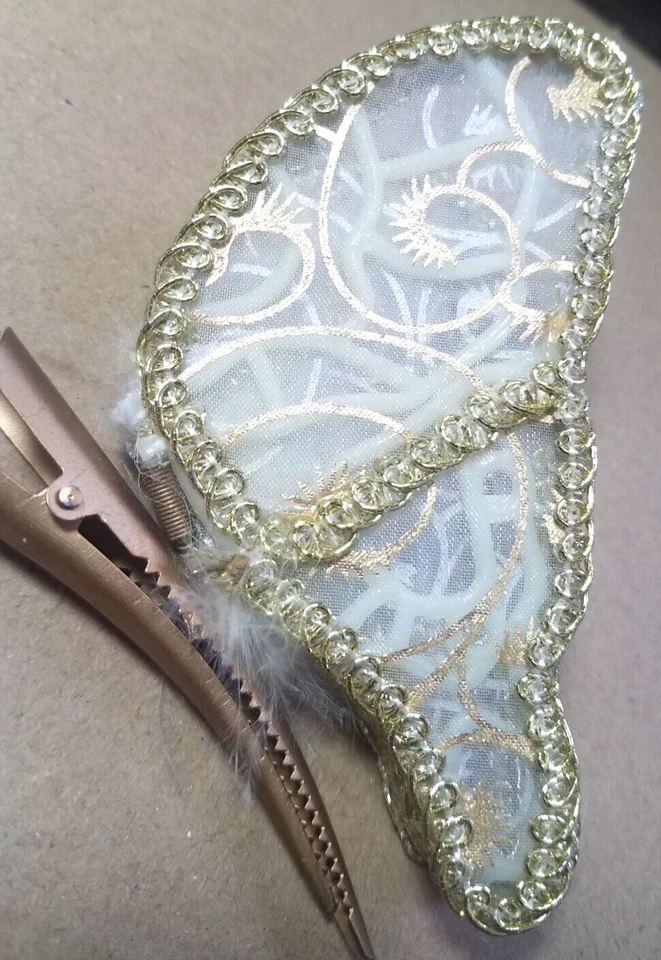 Vintage Handcrafted Butterfly Hair Clip Feather Gold Tone Thread Edge Fashion Foto 3 de 4