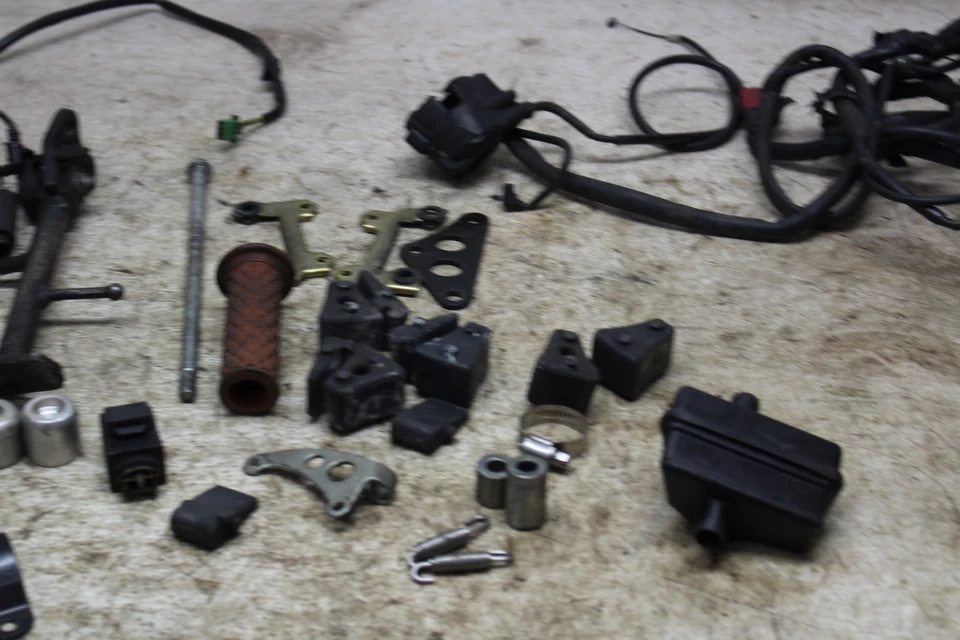 LOTE DE PIEZAS Y HERRAJES HONDA CBR600F3 95-98 Foto 4 de 4